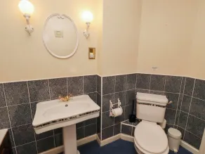 Heatherview - Bathroom