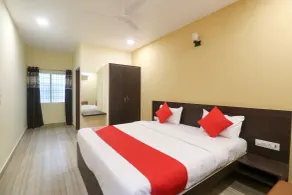 Hotel Station View Mughalsarai by ShriGo Hotels - Rum
