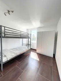 House With Free Parking 15min From The Airport - Room