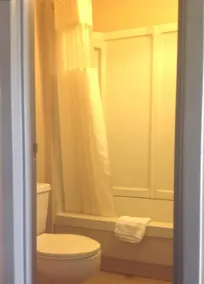 Hilltop Inn Pittsburgh - Bathroom