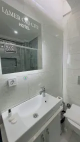 La Mer Old City Hotel - Bathroom