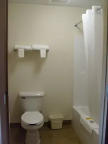 Heritage Inn & Suites - Badezimmer