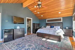 Waterfront Retreat w/ Deck ~ 7 Mi to Boston! - Rum
