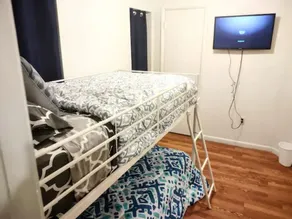 Room in Guest Room - Twin Bunk-style Bedroom Close to Downtown - Rum