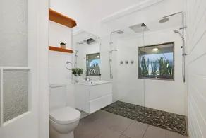 Gladstone Backpackers - Bathroom