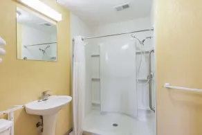 Days Inn by Wyndham Pittsburgh - Chambre