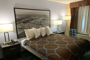 Super 8 by Wyndham Newport News - Room