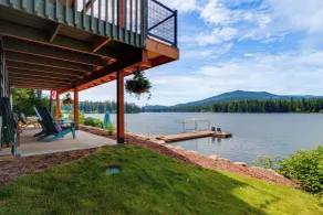 Private Dock, Deck & Yard: Luxe Sacheen Lake Home - Innvendig