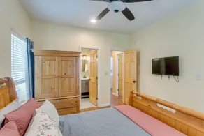 Charming Darien Hideaway w/ Porch, Near Downtown! - Interiør
