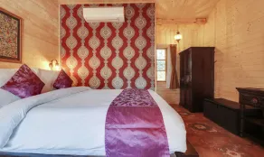 Treebo Premium Blue Mountain Resort with Swimming Pool - Room