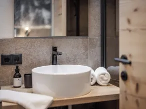 Leni Mountain Lodge - Bathroom