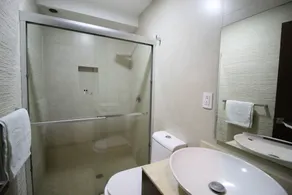 Singular Sócrates - Bathroom