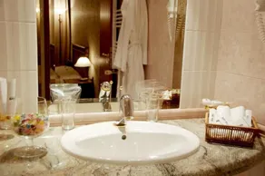 Mirage Hotel - Bathroom