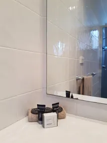 Centralpoint Motel - Bathroom