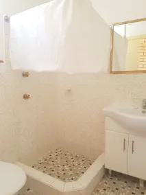Lake Front Motel - Bathroom