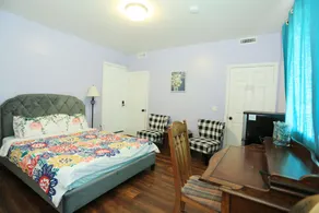 Independent Suite - Room