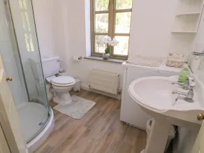 Garden Cottage - Bathroom