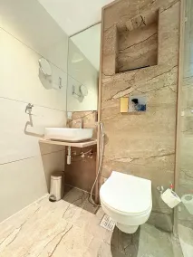 Hotel Mumbai House, Vashi, Navi Mumbai - Bathroom