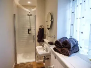 1A Market Square - Bathroom