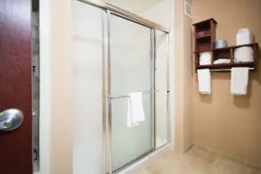 Hampton Inn & Suites Greensburg - Baño