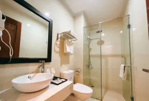 Paragon Noi bai Hotel & Pool - Bad