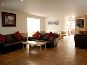 The Liver View - Lobby