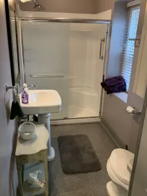 The Avenue Guesthouse and Gallery - Bathroom