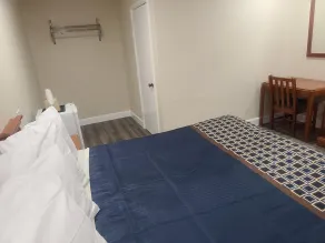 Majestic Inn & Suites - Chambre