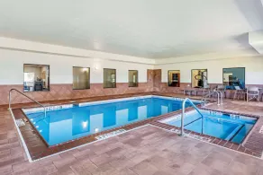  Comfort Suites Merrillville near US 30 - Piscine