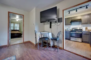 Riverside Niles Retreat w/ Fire Pit & Grill! - Interiør