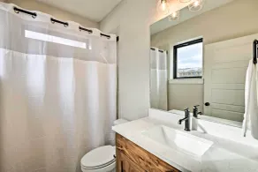 Newly-Built Lakeside Gem w/ Community Perks! - Interiør
