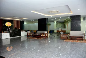 Hotel The Grand - Lobby