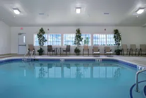 Microtel Inn & Suites by Wyndham Bluffs - Piscine