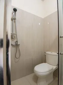 OYO 3067 Flamboyan Homestay Syariah - Baño