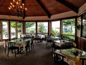 Resort at Eagle Point Golf Club Lodging - Restaurant