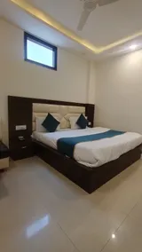G L Palace - Room