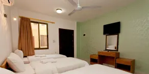 Arab Divers - Room