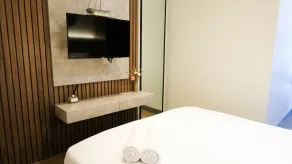 Aesthetic 2Br Connected To Mall At Supermall Mansion Apartment - Værelse