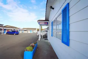 Golden Glow Motel - Mostrador de check-in y check-out