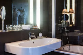Lydmar Hotel - Bathroom