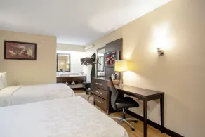 Red Roof Inn PLUS+ St. Louis - Forest Park / Hampton Ave. - Room