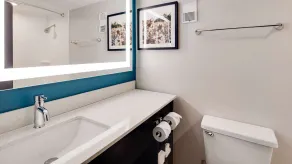 Best Western Plus Augusta North Inn & Suites - Bathroom