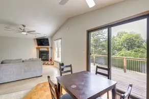 Lakefront Family Home 13 Mi From Gateway Arch! - Interior
