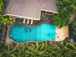 Beaver Club Homestay - Piscina