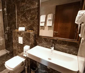 Monarch Boutique Hotel - Bathroom