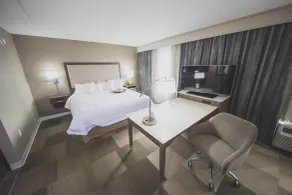 Hampton Inn & Suites by Hilton Bolton - Room