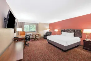 Ramada by Wyndham Grand Forks - Chambre