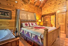 'Sky Harbor' Sevierville Cabin w/ Hot Tub & Deck! - Interni