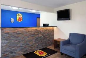 Super 8 by Wyndham Dyersville - Lobby