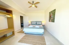 Beachfront 4-bed luxury suite - Agios Gordios Corfu Greece - Værelse